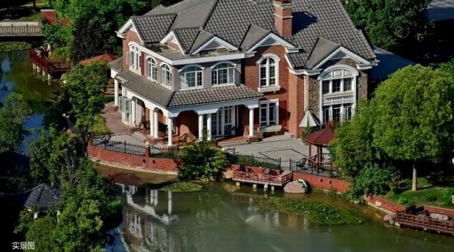 一湖潋世界，一墅悦人生